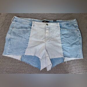 NWT TORRID Contrast Panel Mid Rise Shortie Short - Vintage Stretch Size 26